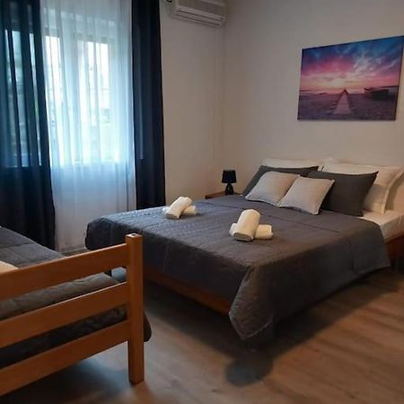 Apartment Dora-100M From The Central Beach Makarska Buitenkant foto