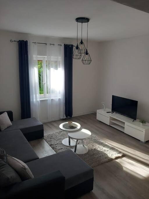 Apartment Dora-100M From The Central Beach Makarska Buitenkant foto