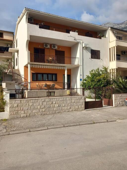 Apartment Dora-100M From The Central Beach Makarska Buitenkant foto